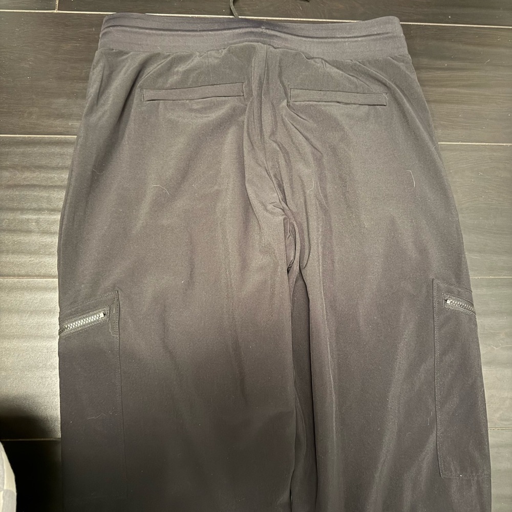 Athleta Women's Black cargo Jogger travel venture pants size 2 EUC - Picture 4 of 5